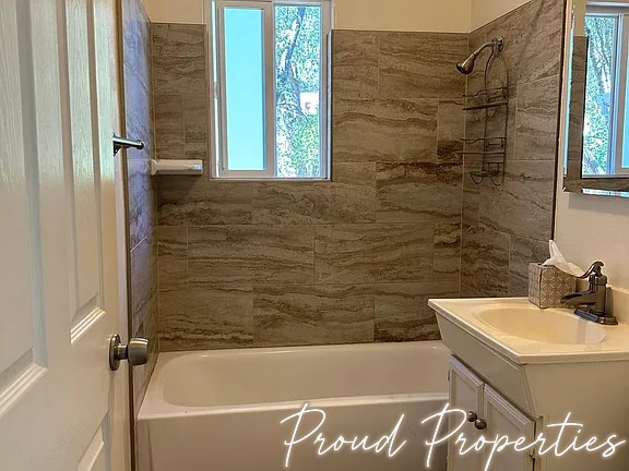 Photo - 2748 Tunnel St