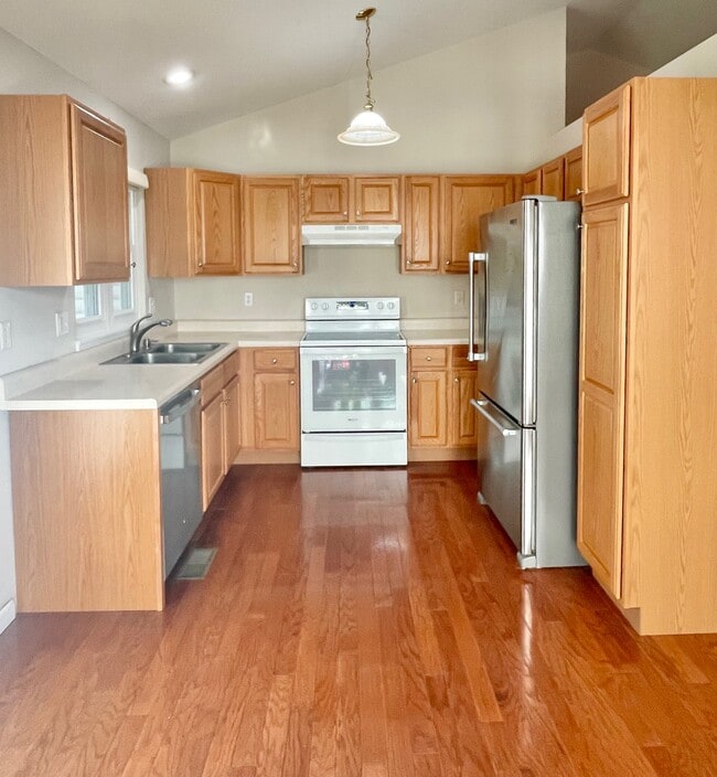 Photo - 18 Crabapple Ln