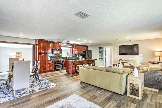 Photo - 1293 Fiddler Ave