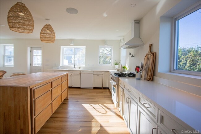 Photo - 2175 Bay Blvd