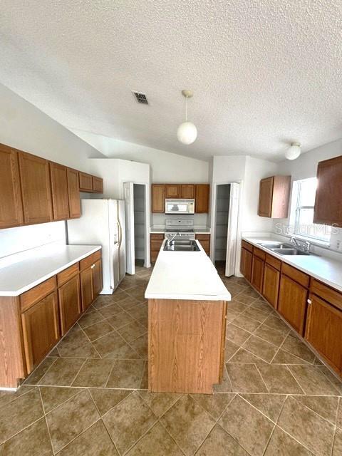 Photo - 565 Eagle Ct