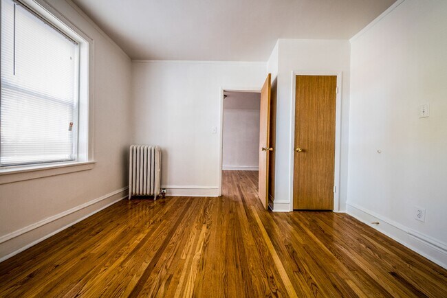 Photo - 8101 S Justine 1515-21 W 81st Chicago, IL 60620