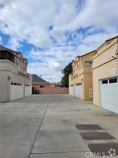 Building Photo - 22023 Hawaiian Ave Rental