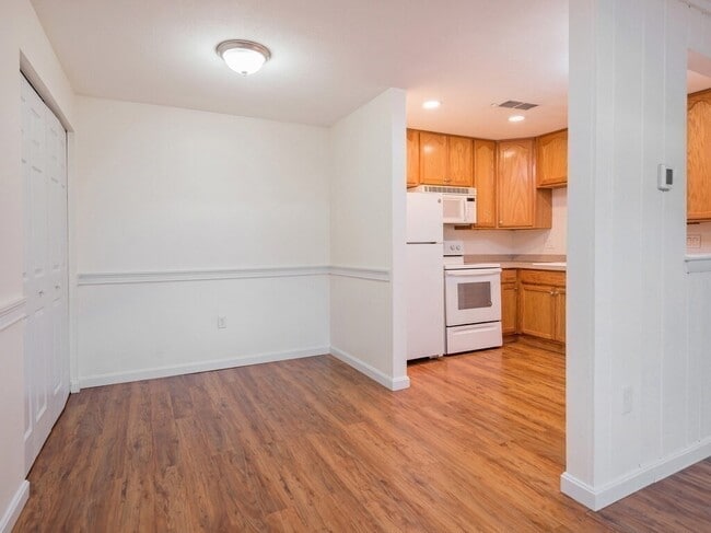 Photo - 18 Williamsburg Ct Unit 1