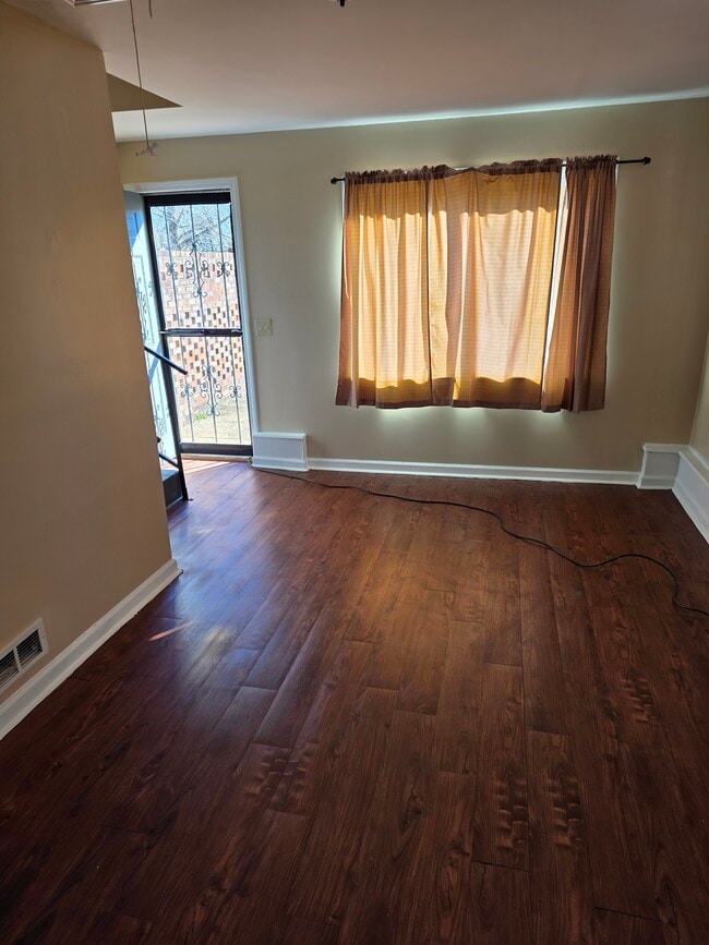 Photo - 3009 Sunnyview Dr