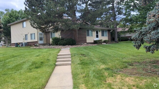 Building Photo - "Charming 2-Bed Condo Retreat in Lakewood ... Unit 132