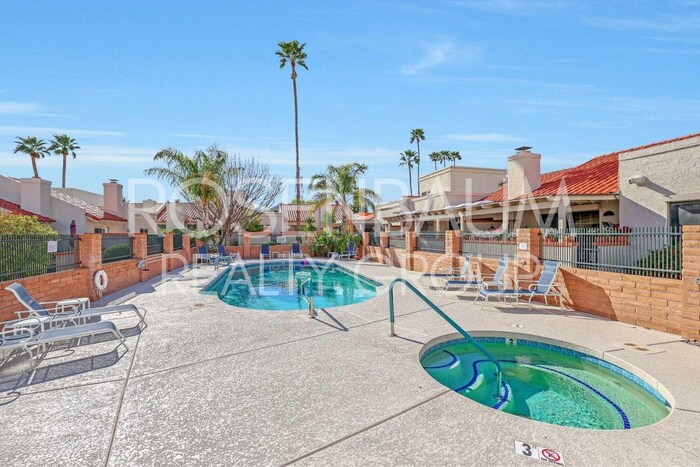 Photo - Fully remodeled 3BR/2BA townhouse in Towne...