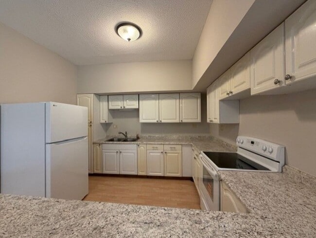 Photo - 4 bed 1.5 Bath Home Available in Springfield+