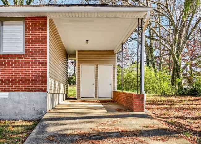 Photo - ???? Fully Renovated 3 Bedroom Home in a Convenient Clarksville Location!