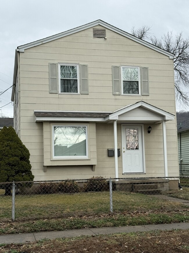 Building Photo - 217B 10th Ave Unit 2nd Floor