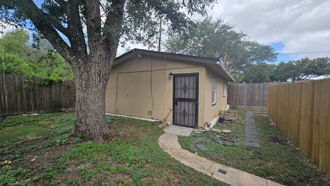 Building Photo - 212 Placid Dr Unit 2 Rental