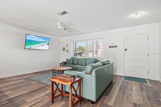 Photo - 2572 Jefferson Cir