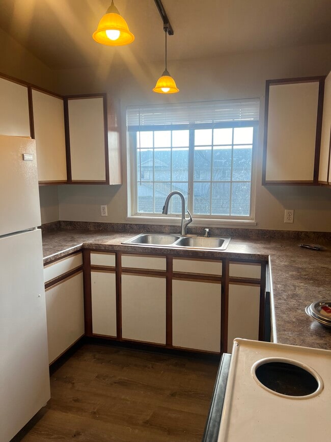 3216 Midvale Dr