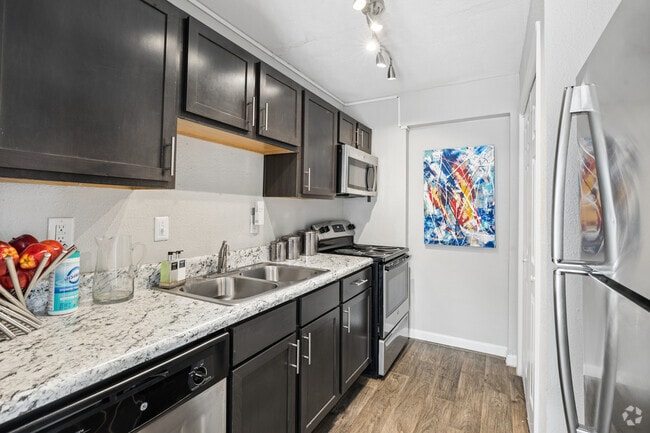1BR, 1.5BA - 796SF - Kitchen