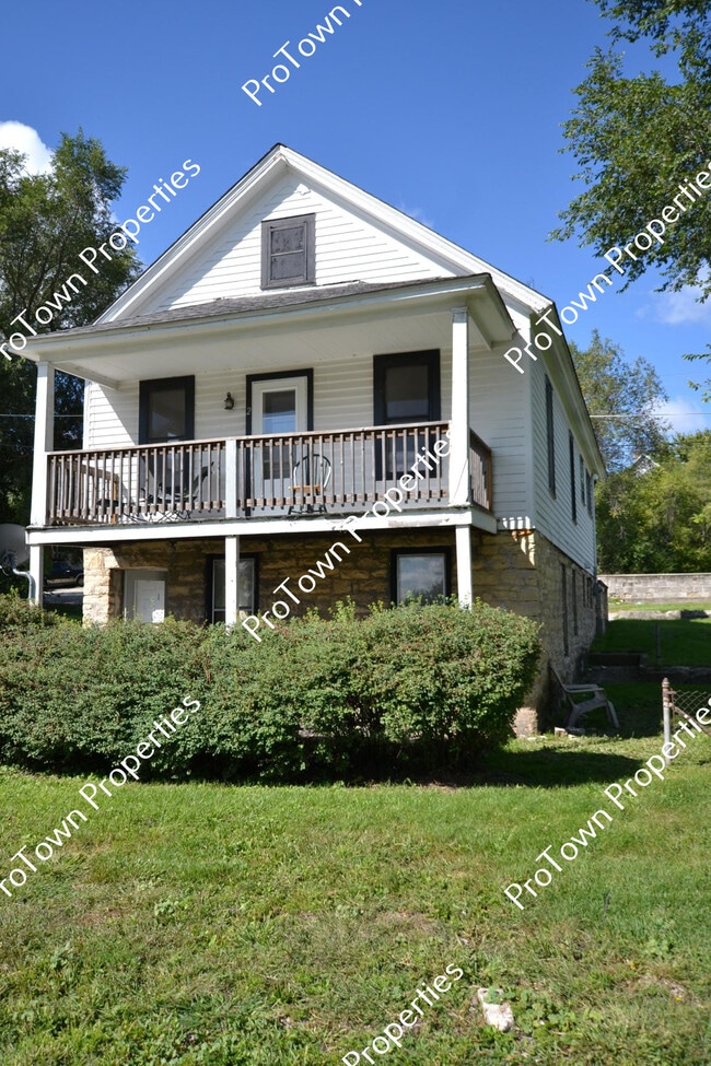 Building Photo - 801 N Bluff St Unit #1 Rental