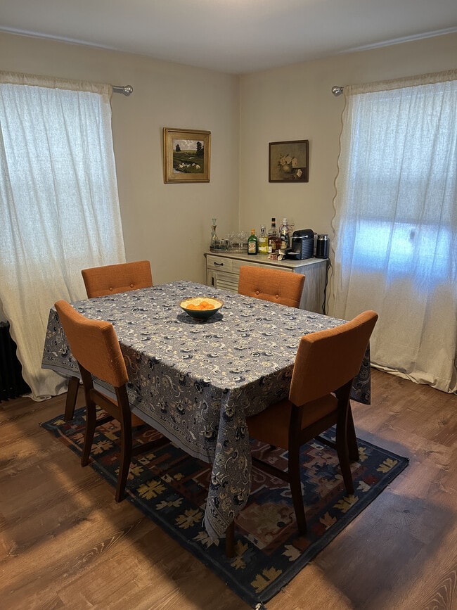 Building Photo - 121 Maple St Unit 121