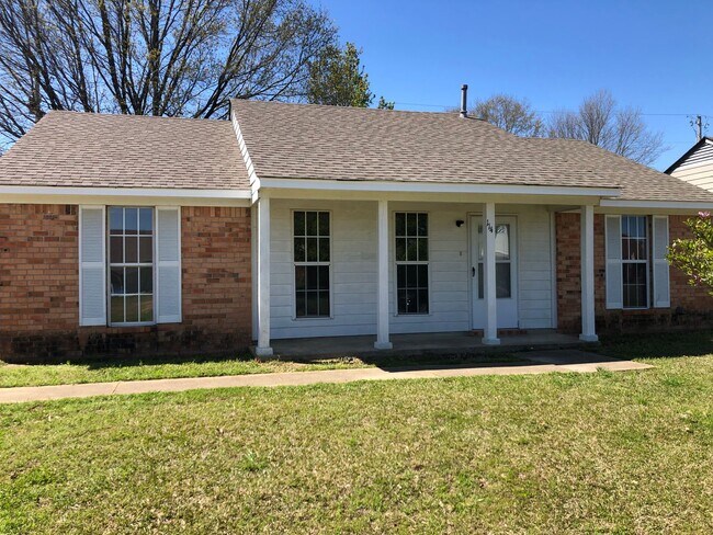 114 Dogwood Drive Senatobia, MS 38668 - 114 Dogwood Drive Senatobia, MS 38668 House