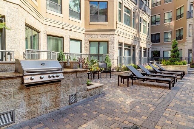 1901 Post Oak Blvd Unit 1211