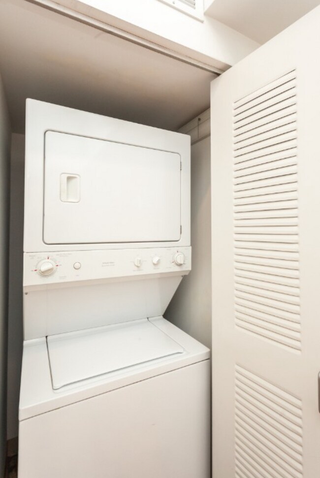 Photo - 1 bedroom in Chicago IL 60610 Unit 104