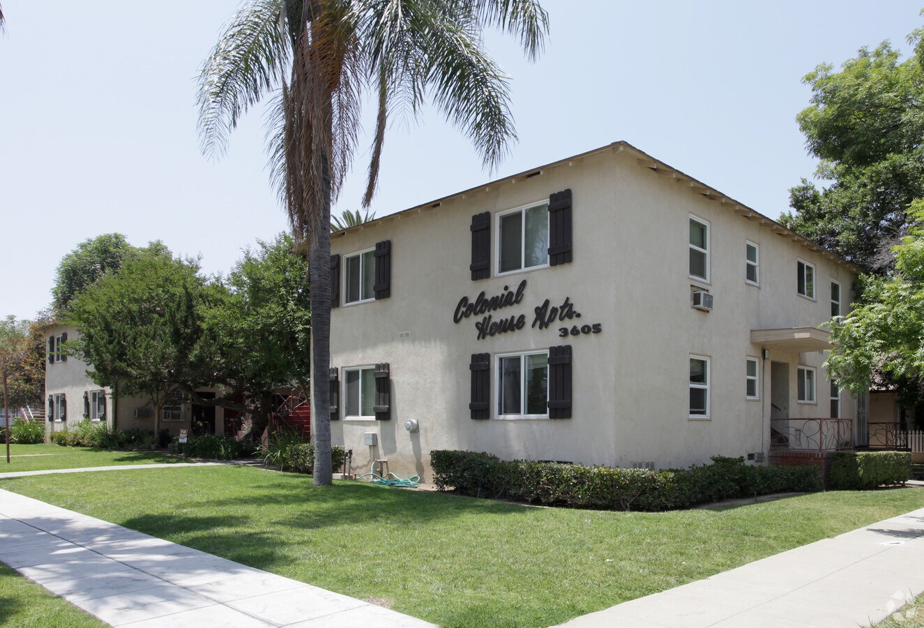 Photo - Colonial House Apartments