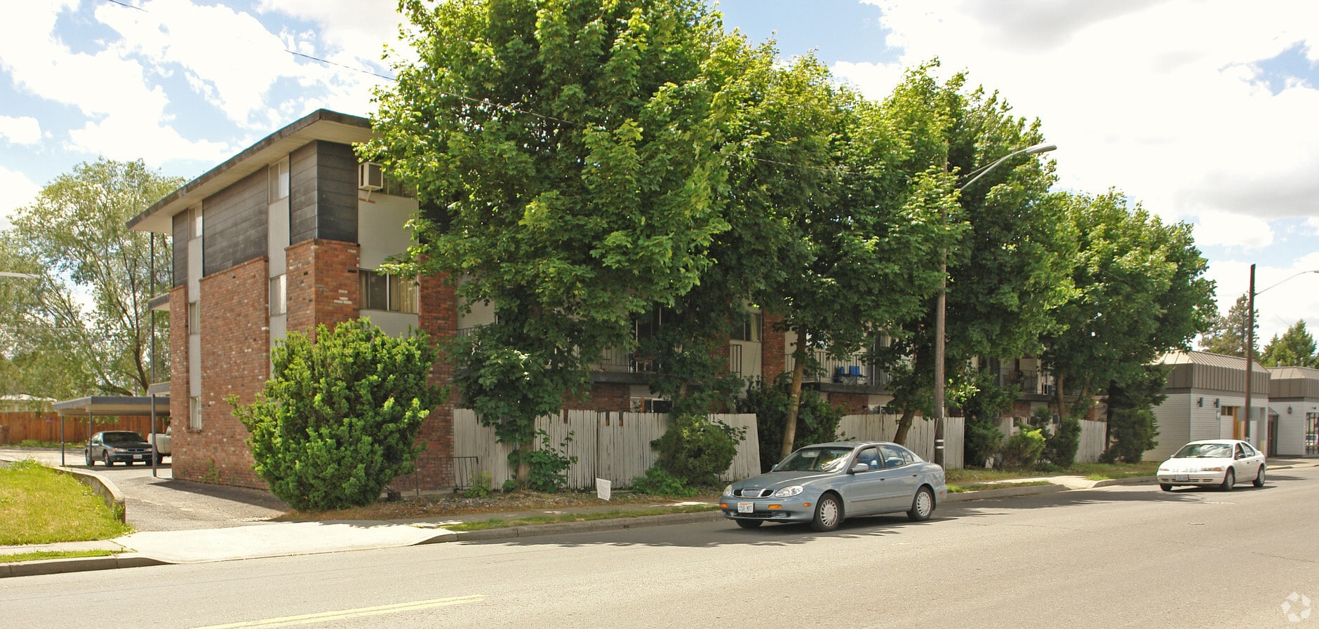 Photo - 1033 W Garland Ave Apartments