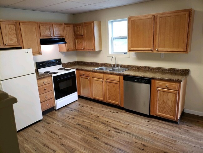 Building Photo - 413 1st St