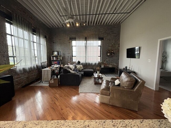 Photo - 1509 E Baltimore St Unidad 13