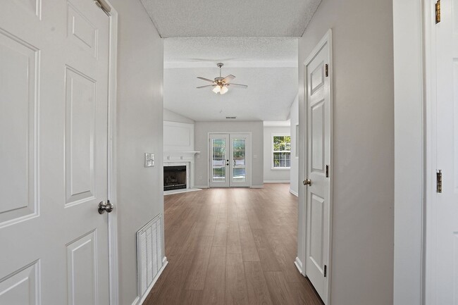 Photo - RANCH HOME with 3 bedrooms and 2 baths-CONVENIENT LOCATION