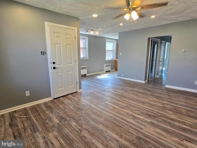 Photo - 934 Durard St