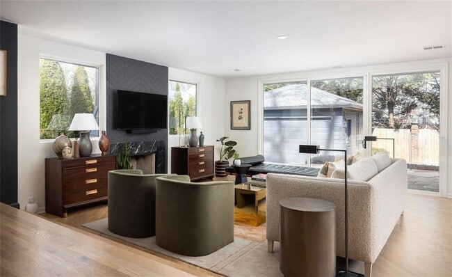 Photo - 902 Cumberland Rd NE