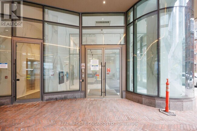 Photo - 88 Queen St E