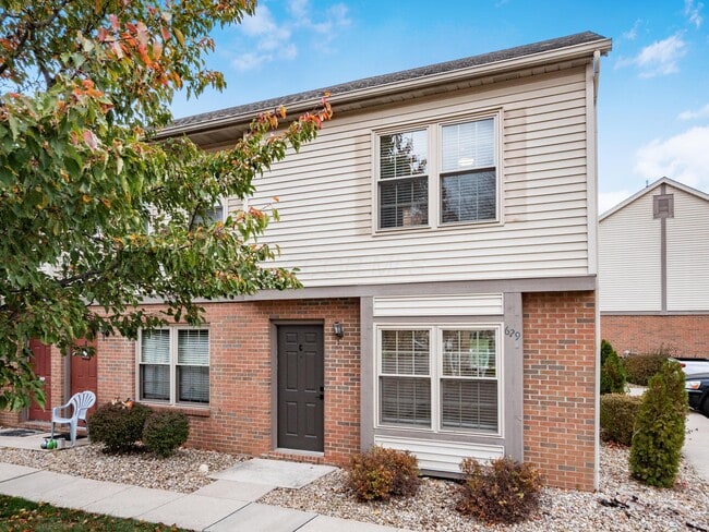 Building Photo - 629 Pebble Pl Dr Unit C