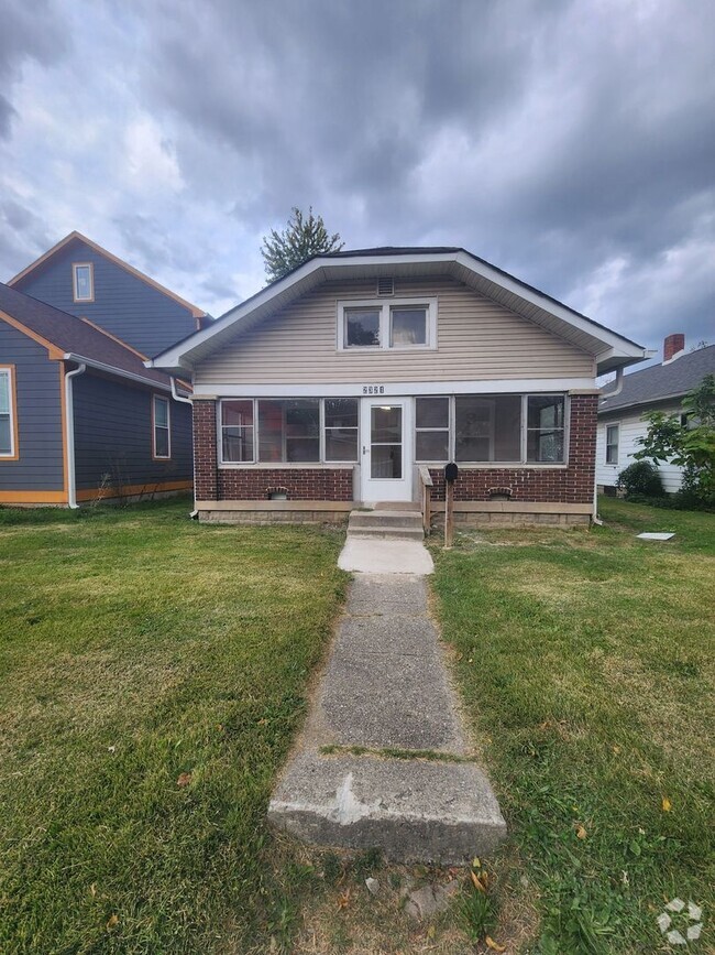 Building Photo - Updated Two Bedroom Single Family Home nea...