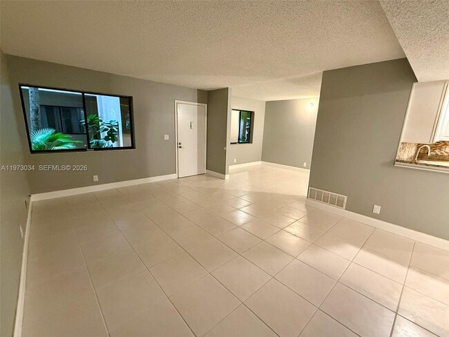 Photo - 5220 Las Verdes Cir Unit 114