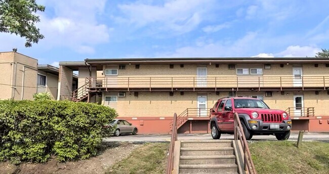 Photo - 605 N Wolf Rd