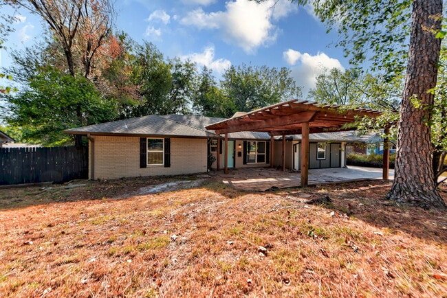 Building Photo - 903 S Berry Rd