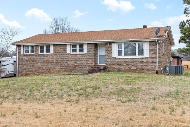 Photo - 3 Bedroom Pet Friendly Home For Rent With Finished Basement!