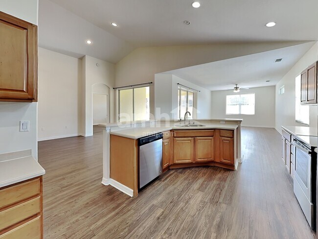 Photo - 6244 Macaw Glen