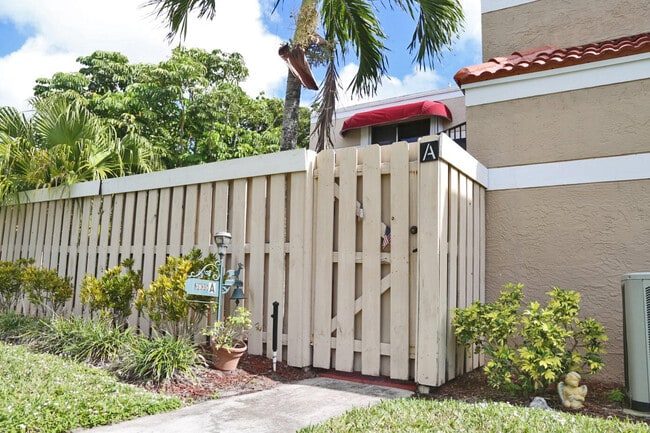 3935 Village Dr Unit A