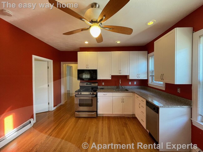 Medford Sq 3 Bedroom - Recently renovated - Medford Sq 3 Bedroom - Recently renovated Townhome