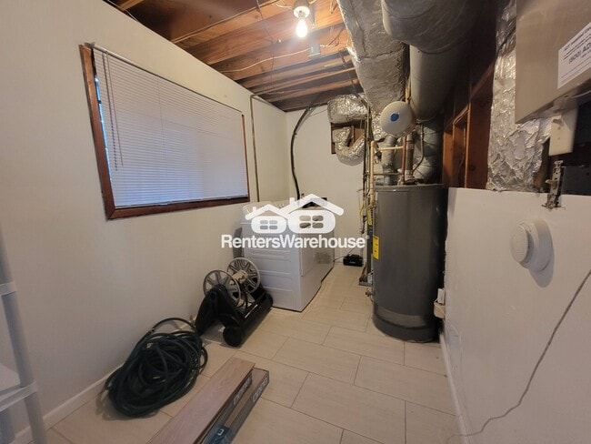 Photo - 336 Woodstock Dr SW