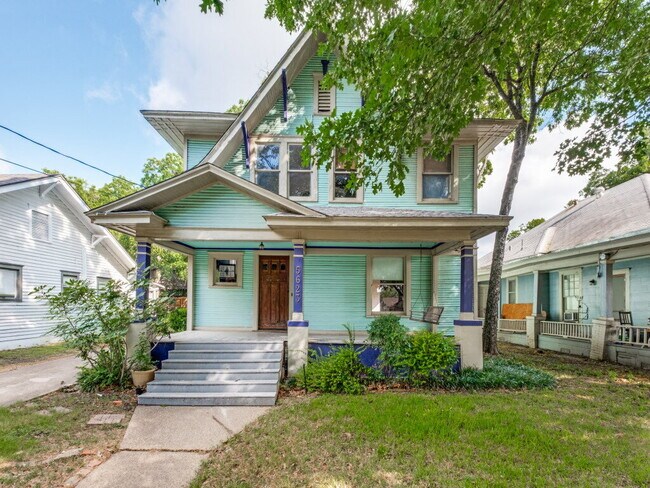"Charming 4-Bedroom Home with 2 Full Baths in Vibrant Dallas Neighborhood!"