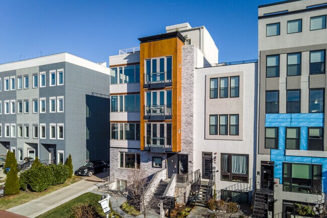 915-935 12th St NE - 915 12th St NE