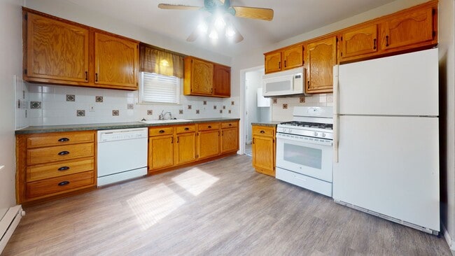 Photo - Charming 3-Bedroom Bungalow for Lease in Roseville