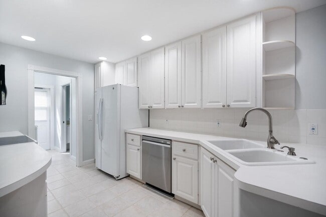 Building Photo - 329 Legare Ct