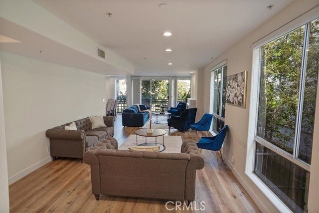 Photo - 1819 Holmby Ave