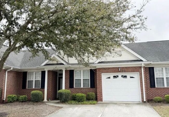 Building Photo - 331 Monlandil Dr