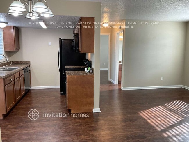 Photo - 2401 Driftwood Dr