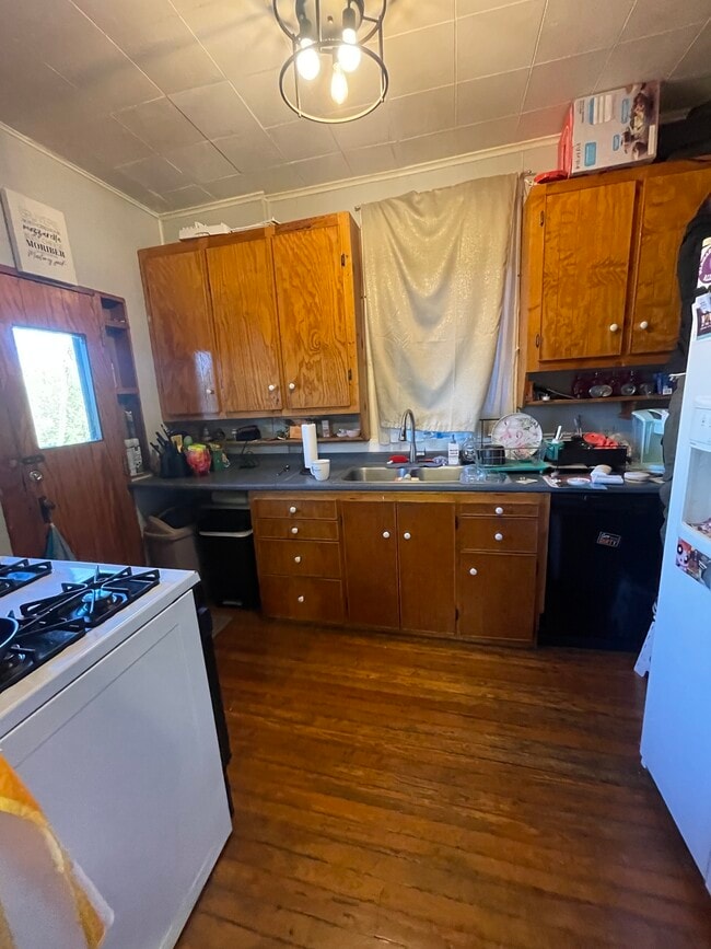 Photo - 82 Estella Ave