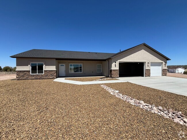 Building Photo - Brand new Prescott area custom 3 bedroom 2... Rental